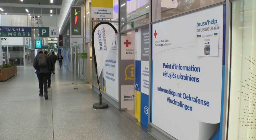 Réfugiés Ukrainiens BrussHelp Point Gare du Midi - Capture BX1