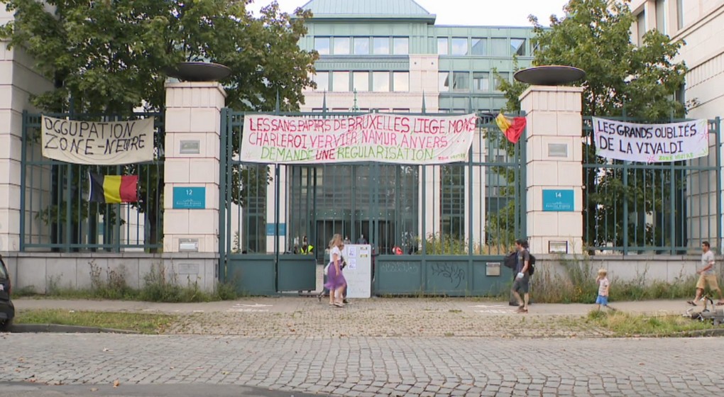 Zone Neutre Occupation Sans-Papiers Bâtiment KBC Avenue du Port - Capture BX1