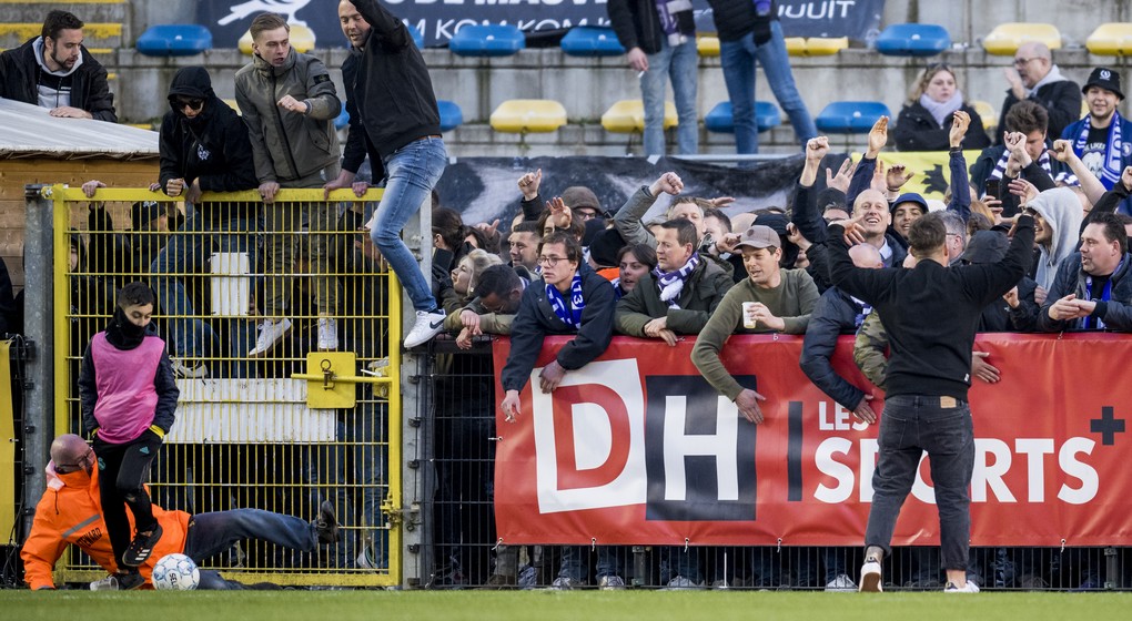 Beerschot Supporters Union Envahissement de terrain - Belga Jasper Jacobs