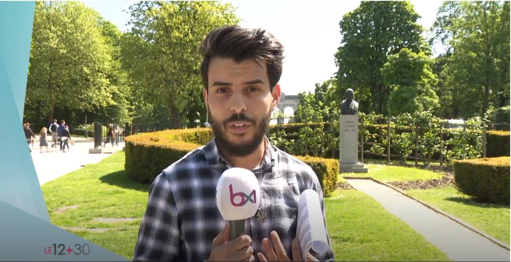 duplex de Yassine Mossati près du buste de Robert Schuman - Photo : Capture BX1