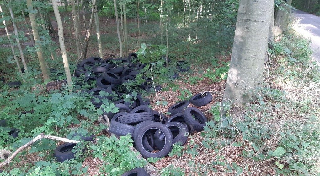 Dépôt clandestin Pneus - Bruxelles Environnement - Crédit Bruzz