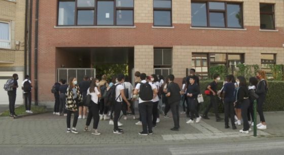 Classe Ecole secondaire Elèves dehors - BX1