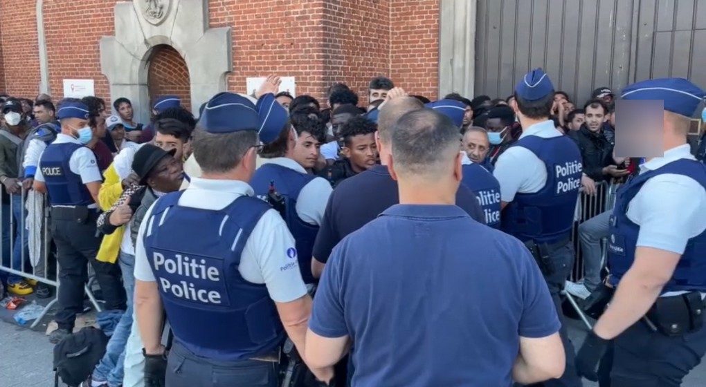 Bousculades Demandeurs d'asile Fedasil Petit-Château Bruxelles - Belga Nils Quintelier