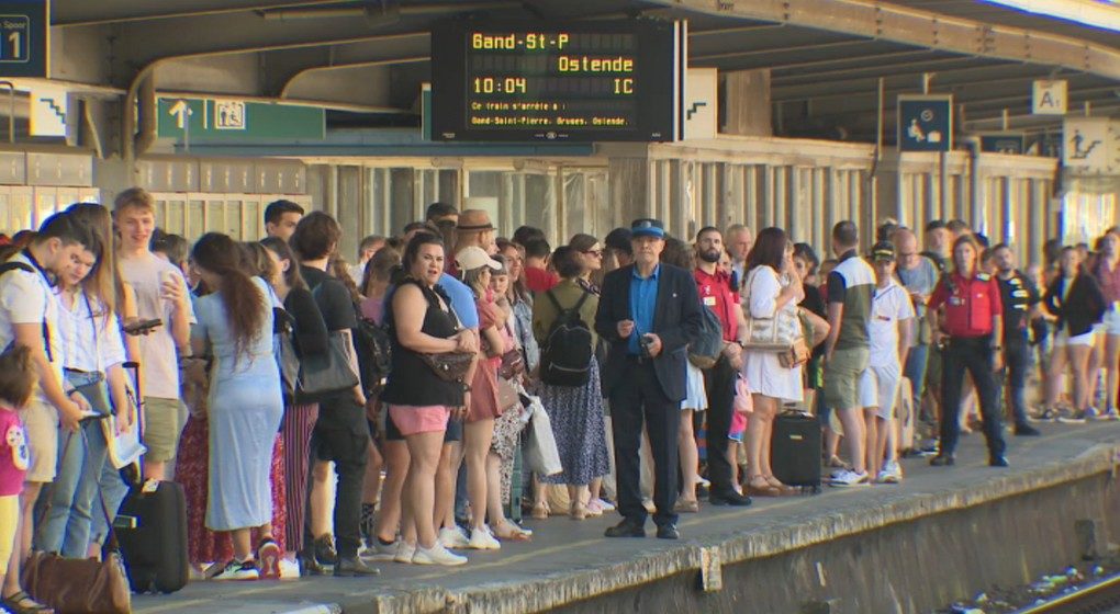Train SNCB vers la Côte Mer - Quai Foule Gare du Midi - BX1