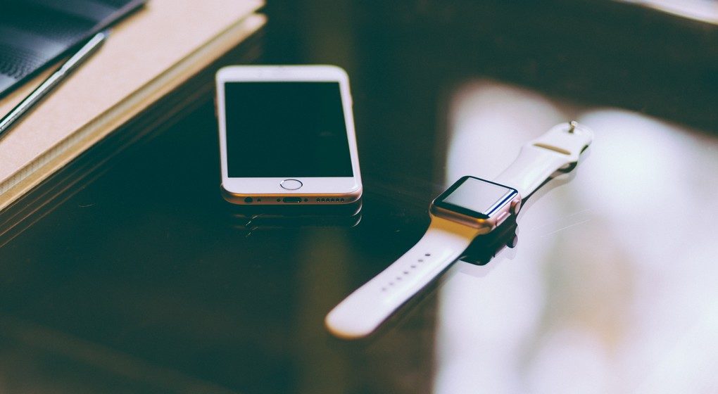 Téléphone Smartwatch Montre connectée iPhone WatchOS - PikWizard