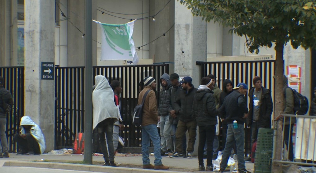 Demandeurs d'Asile Réfugiés Hub Humanitaire Avenue du Port - BX1