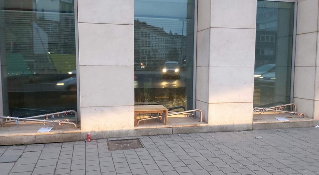 Design for Everyone Installations anti SDF Boulevard Poincaré - Collectif Design for Everyone