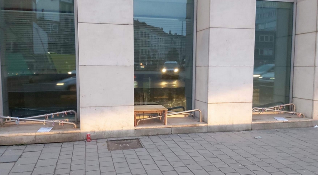 Design for Everyone Installations anti SDF Boulevard Poincaré - Collectif Design for Everyone
