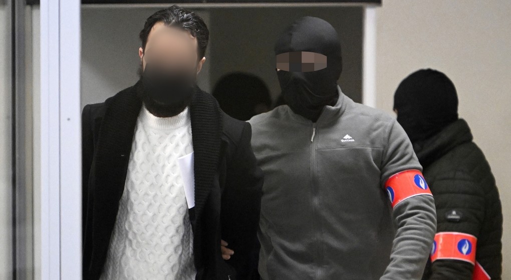 Salah Abdeslam Entrée Tribunal Procès des attentats de Bruxelles 22 mars 2016 - Belga Pool Didier Lebrun