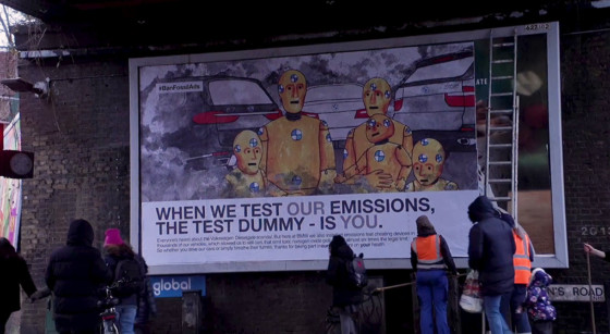 Extinction Rebellion détourne des publicités de Toyota et BMW en marge du Salon de l'Auto - Photo : Extinction Rebellion