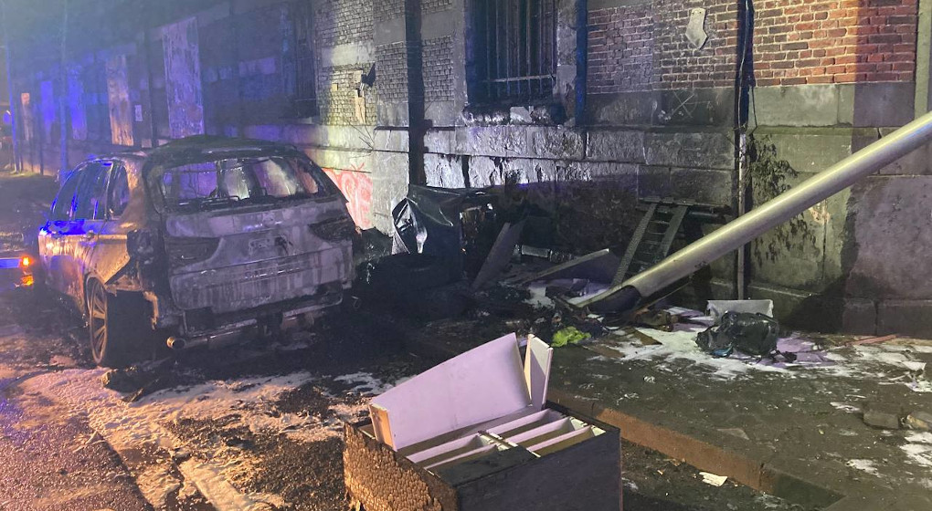 Incendie à Anderlecht d'un dépôt de meubles - Photo : SIAMU