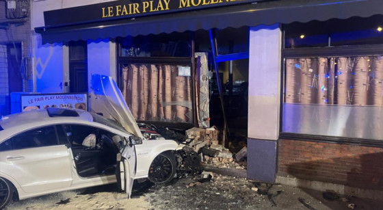 Voiture heurte vitrine Molenbeek - Photo : siamu bruxelles