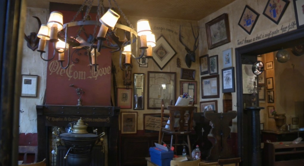 Restaurant La Fleur en Papier Doré - BX1