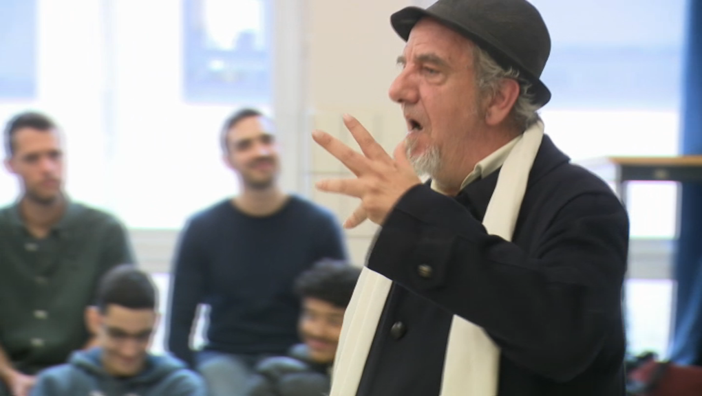 Joachim Degnée, comédien et fondateur de l'ASBL Le théâtre des poètes.