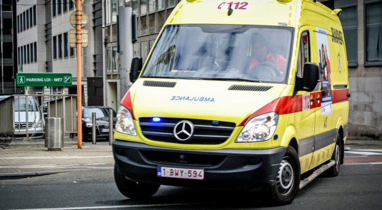 Un cycliste percuté à Evere par un car scolaire transportant des élèves: il a été transporté à l’hôpital