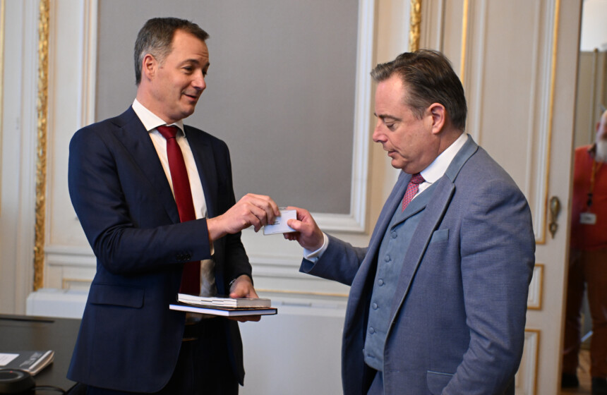 Outgoing Prime Minister Alexander De Croo and Newly appointed Prime Minister Bart De Wever pictured during the passing of power to the new Minister, at the Prime Minister's cabinet, Monday 03 February 2025, in Brussels. Negotiators from the five parties that make up the Arizona coalition - the N-VA, MR, Engagés, Vooruit and CD&V - reached a government agreement on Friday evening.
BELGA PHOTO BELGA PHOTO POOL FREDERIC ANDRIEU