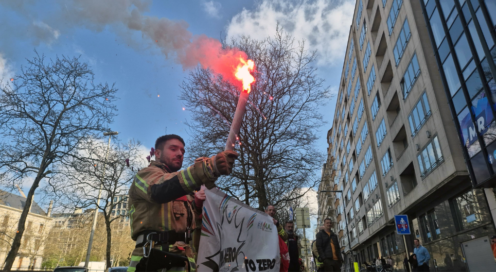 Les pompiers devant le siège du MR