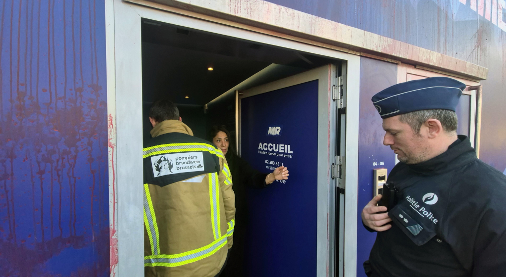Les pompiers devant le siège du MR