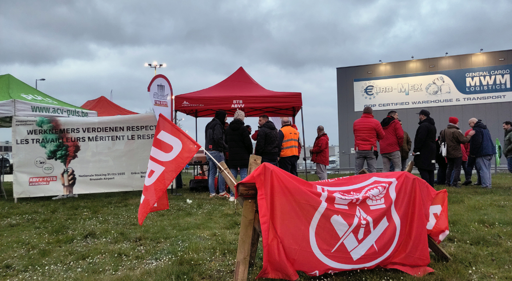 Une quarantaine de militants rassemblés sur le rond-point Brucargo