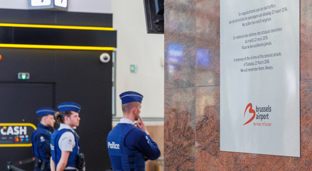 Une minute de silence dans le hall des départs de l'aéroport de Zaventem