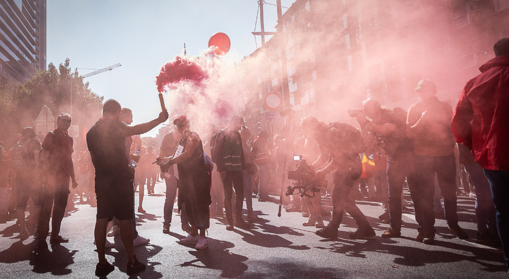 Journée d’action nationale : des dizaines de milliers de personnes manifestent contre un “gouvernement de menteurs”