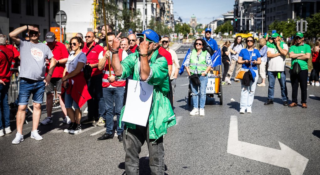 Journée d’action nationale : des dizaines de milliers de personnes manifestent contre un “gouvernement de menteurs”