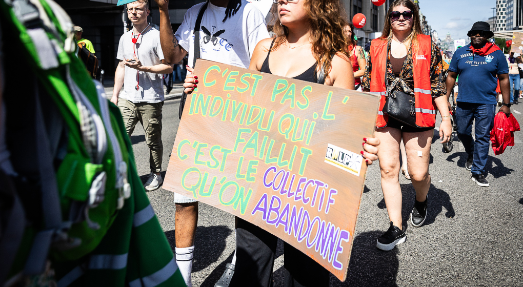 Journée d’action nationale : des dizaines de milliers de personnes manifestent contre un “gouvernement de menteurs”