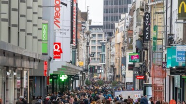 Des heures d’ouverture élargies et la fin du jour de fermeture obligatoire pour tous les magasins?