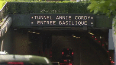 Sa voiture a pris feu dans le tunnel Annie Cordy, elle recherche l’homme qui l’a aidée