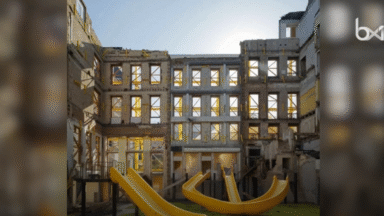 Un photographe transforme les chantiers bruxellois en terrains de jeu surréalistes