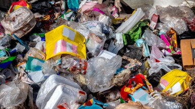 Les entreprises rejettent la taxe sur les déchets sauvages en l’état et menacent d’action