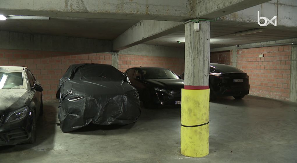 15 voitures coincées dans un parking souterrain de Molenbeek… depuis près d’un an