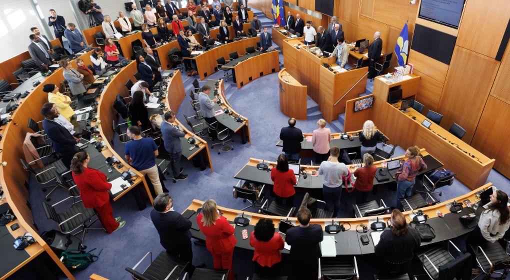 Le Parlement bruxellois ne pourra pas se prononcer vendredi sur le remplacement de Sven Gatz