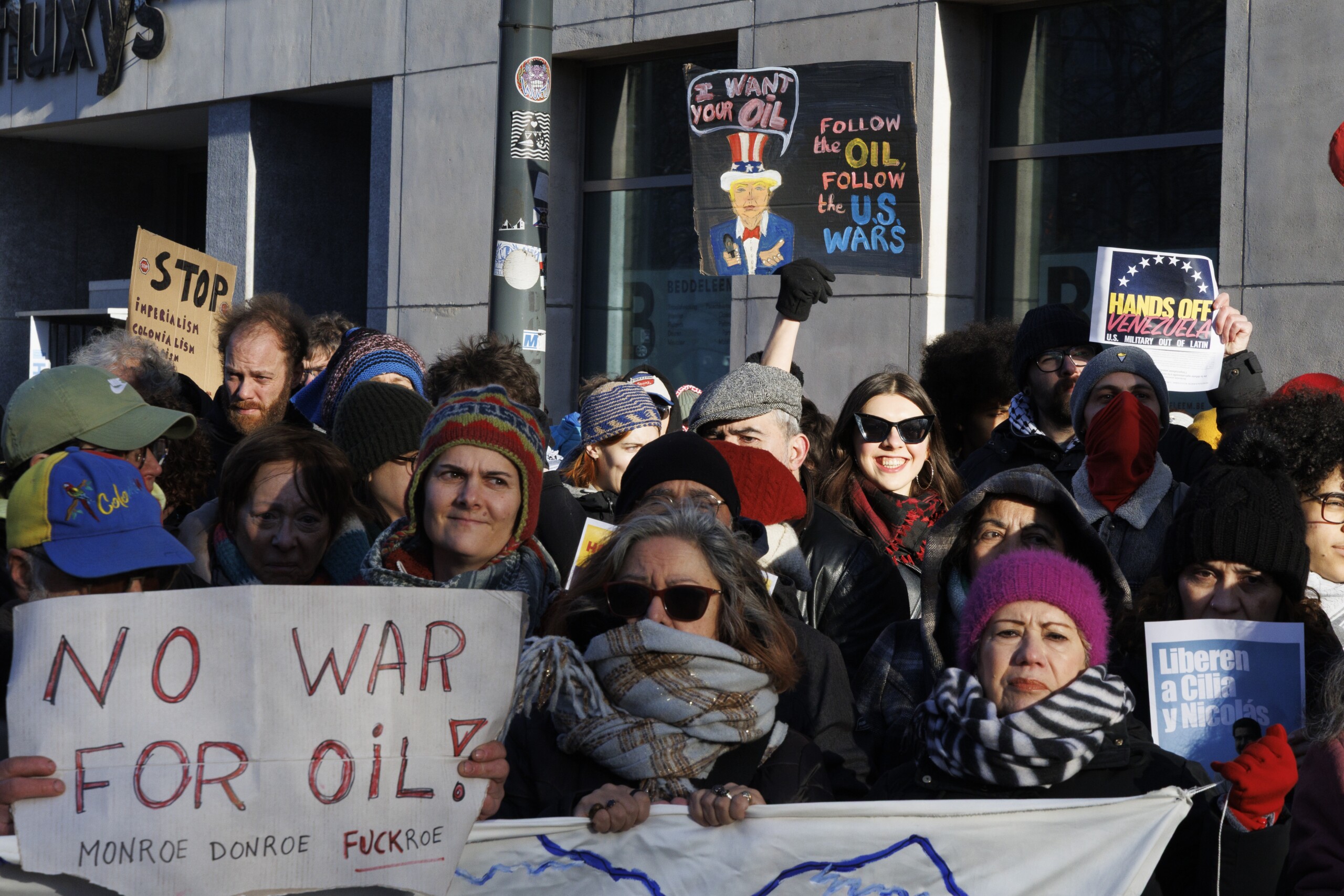 A protest action is organized in front of the embassy of United States to Belgium, in Brussels, Sunday 04 January 2026. BELGA PHOTO NICOLAS MAETERLINCK