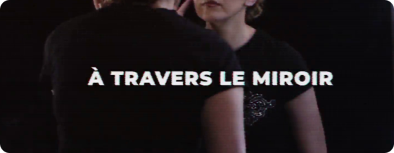 À Travers Le Miroir