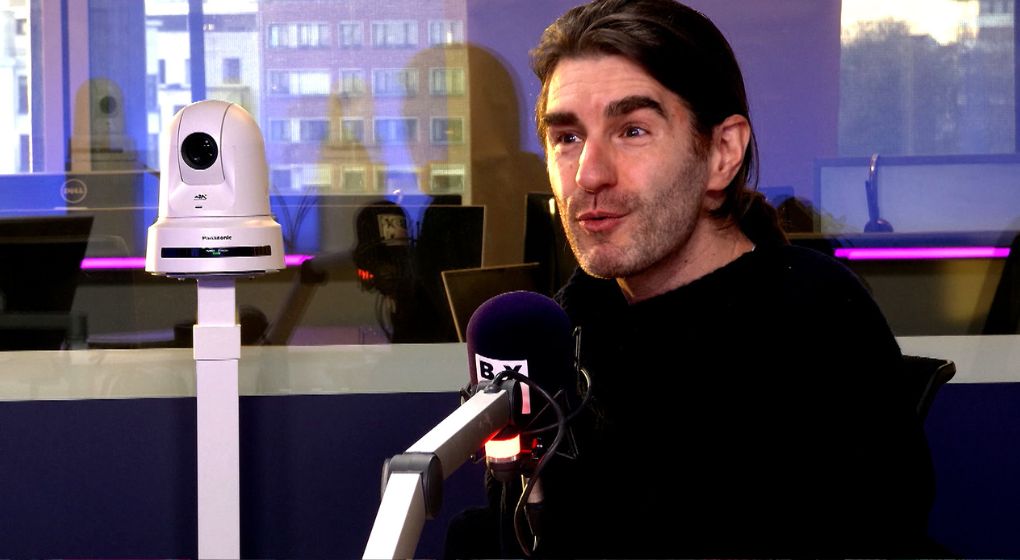 Antoine Guillaume explore les relations humaines dans la pièce “L’Habilleur”